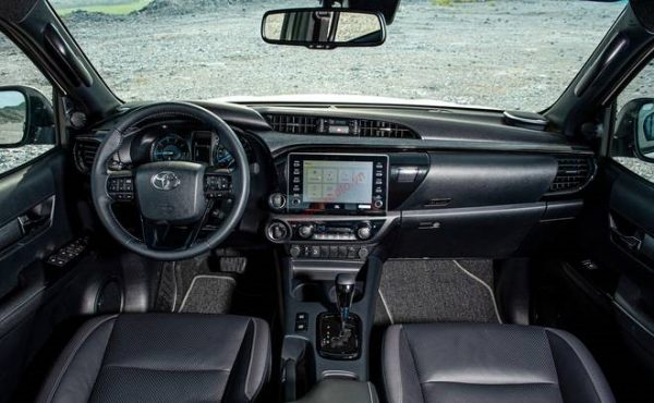 nội thất bán tải toyota hilux 2.8V 2022