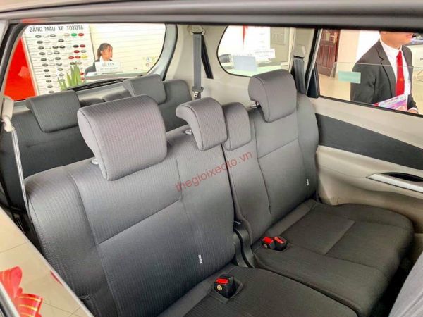 nội thất trên xe Avanza