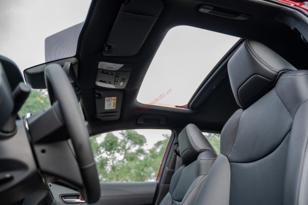 Cửa sổ trời trang bị trên Corolla Cross 1.8V và 1.8HV Hybrid 2023