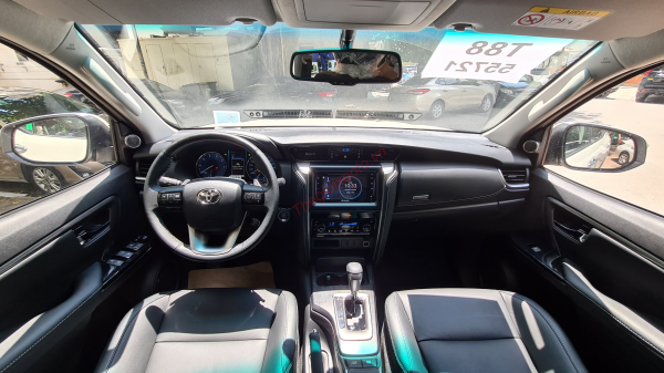 nội thất toyota fortuner 2.4 at 2023