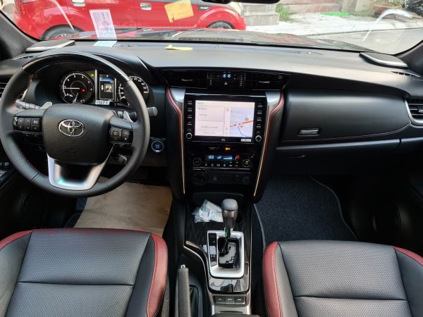 nội thất toyota fortuner legender 2022