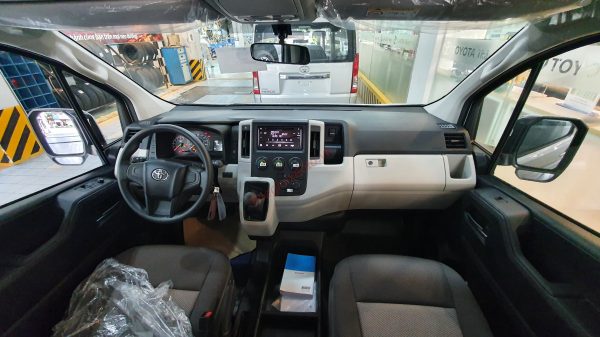 nội thất toyota hiace 2021