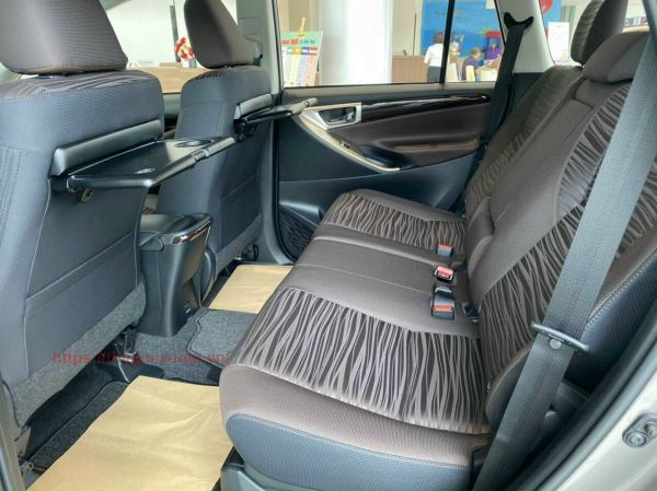 Hàng ghế thứ 2 trên Toyota Innova 2.0G 2021