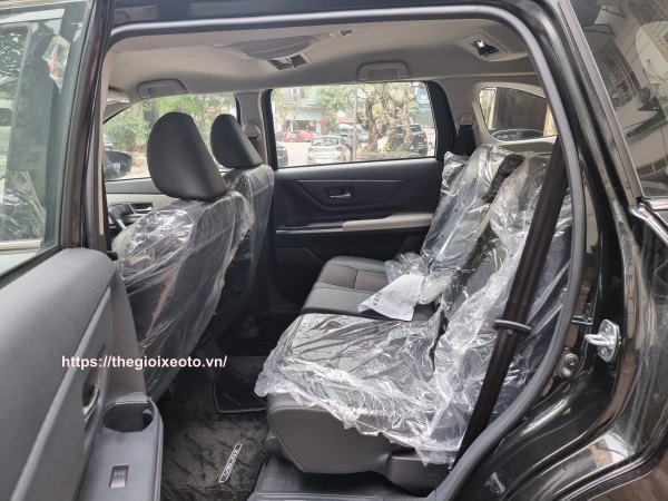 hàng ghế sau toyota veloz 2022