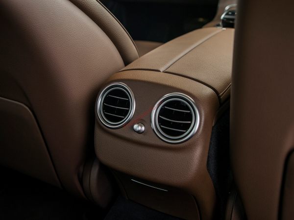 cửa gió điều hòa sau Mercedes-Benz E200 Exclusive 2021