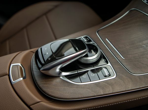 bàn rê cảm ứng Mercedes-Benz E200 Exclusive 2021