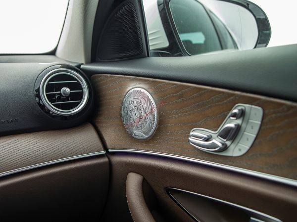 hệ thống giải trí Mercedes-Benz E200 Exclusive 2021