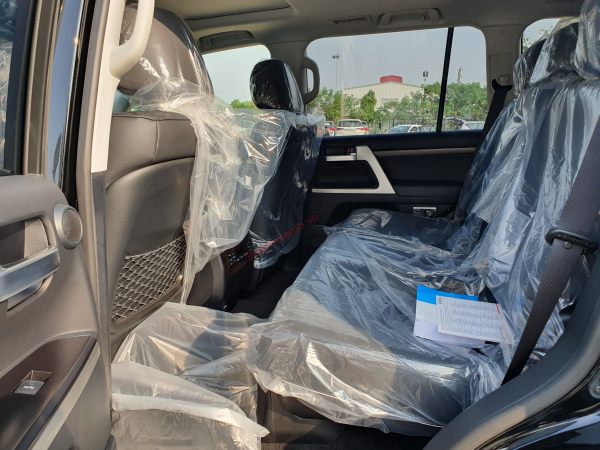 Hàng ghế thứ 2 trên xe Land Cruiser 2020