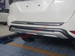 Ốp cản sau hàng Toyota Fortuner