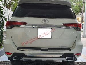 Ốp cản sau xe Fortuner kiểu 2 bô giả