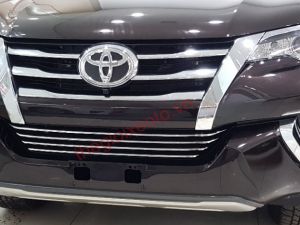 Ốp trang trí lưới tải nhiệ Mạ Crom xe Fortuner