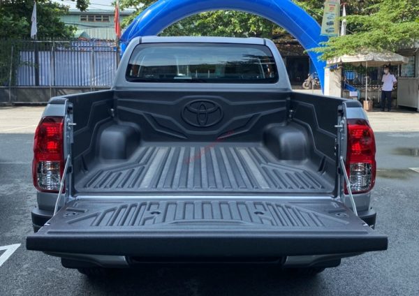 Thùng xe bán tải Hilux 2.4E AT
