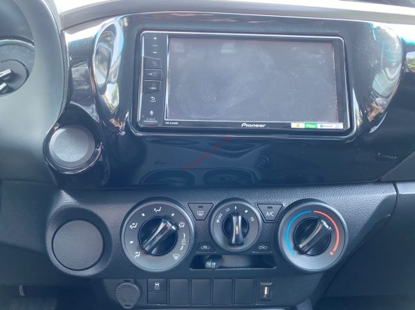 hệ thống giải trí Bán tải Toyota Hilux 2.4E 2022
