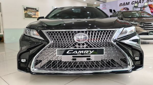 Toyota Camry 2020 - 2021 độ cản Lexus viền Mạ Crom