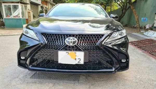 Toyota Camry 2020 - 2021 độ cản Lexus viền đen