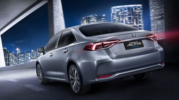 ngoại thất toyota corolla altis 2020 nhập khẩu