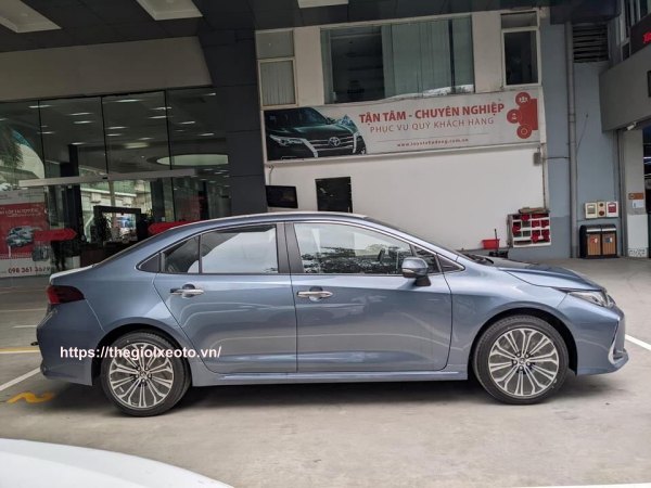 thân xe Toyota Altis 2023