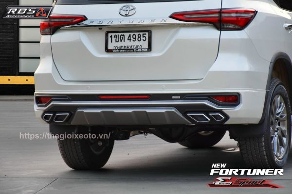 ốp cản sau Body kit RBS độ cho xe Fortuner 2021