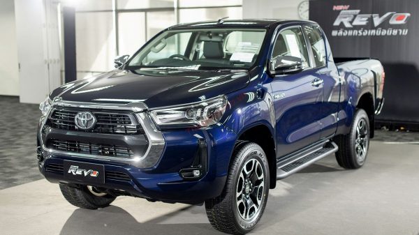 Bán tải Toyota Hilux 2021