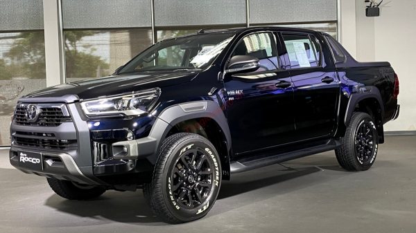 Ngoại thất bán tải Hilux 2021