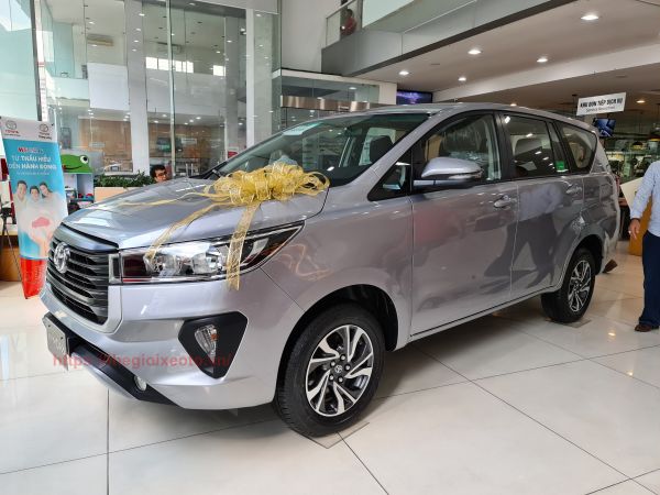 ngoại thất toyota innova 2.0E 2021