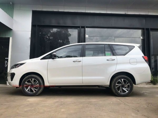 thân xe toyota innova 2021