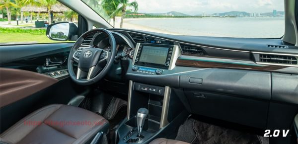 Nội thất Toyota Innova 2.0V 2022