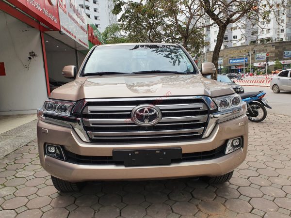 Phần đầu xe Land Cruiser