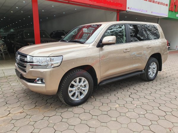 Ngoại thất Toyota Land Cruiser V8 2020 màu vàng cát