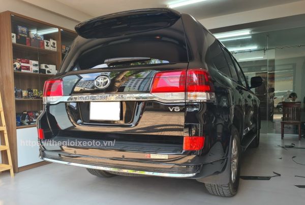 ốp cản sau Toyota Land Cruiser 2020-2021 độ Body Kit