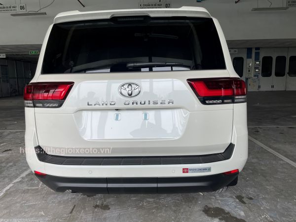 đuôi xe Land Cruiser 3.5L V6 Turbo 2022
