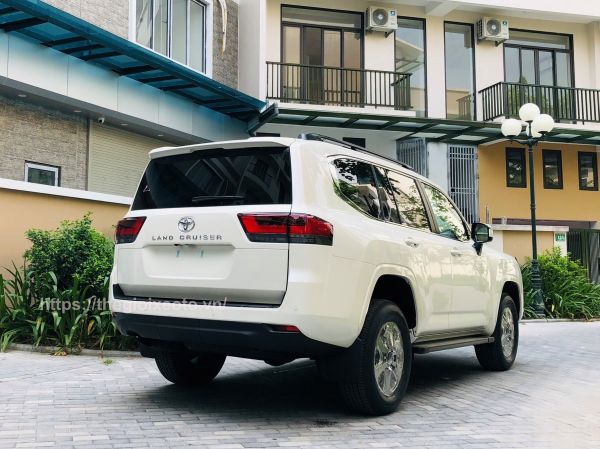 hông xe Land Cruiser 3.5L V6 Turbo 2022