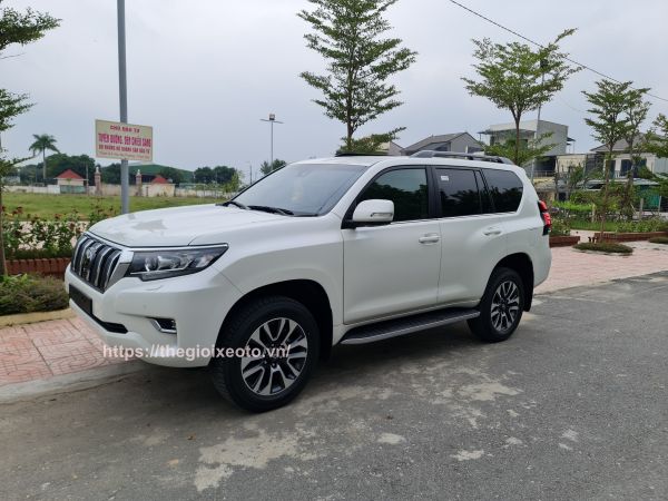 Đèn pha trên Land Cruiser Prado 2023