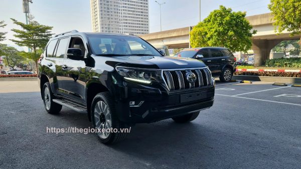 ngoại thất Toyota Land Cruiser Prado 2023 (VX)