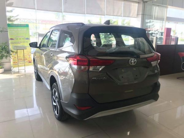 Toyota Rush màu đồng