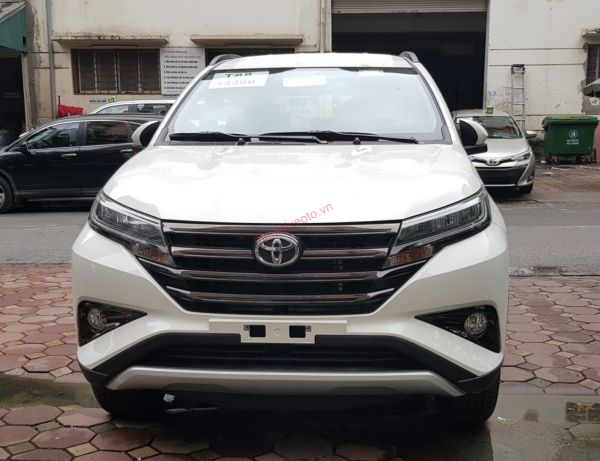 Toyota Rush màu trắng