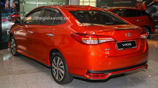 hông xe Toyota Vios 2021