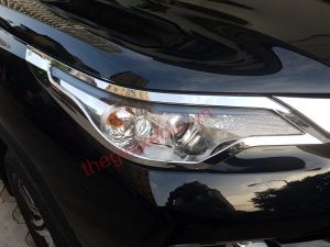 Ốp trang trí viền đèn pha Fortuner