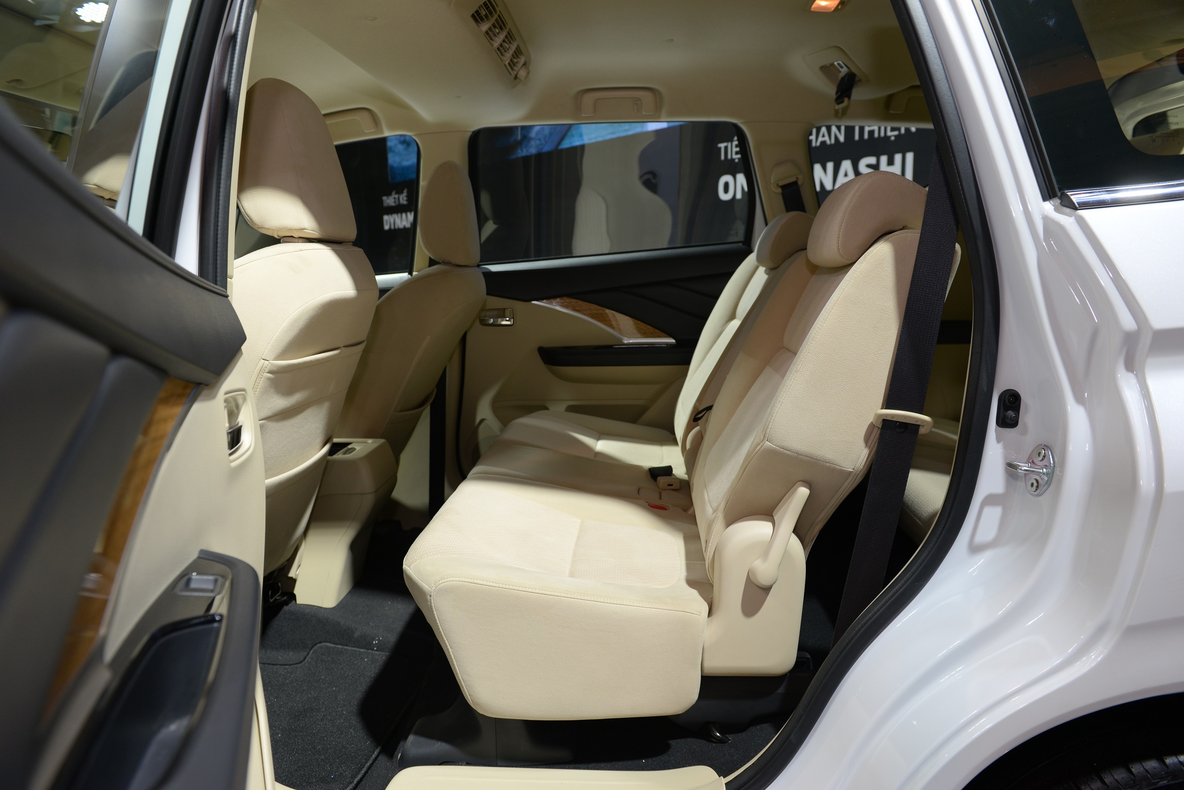 khoang-noi-that-hang-ghe-2-xe-mitsubishi-xpander-2018-2019-xemitsubishivietnam-com