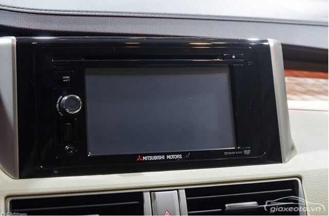 man-hinh-giai-tri-trung-tam-xe-mitsubishi-xpander-xemitsubishivietnam-com
