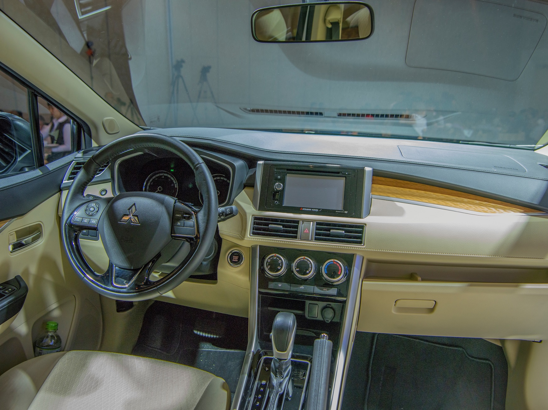 mat-taplo-xe-mitsubishi-xpander-2018-2019-so-tu-dong-at-xemitsubishivietnam.com-2
