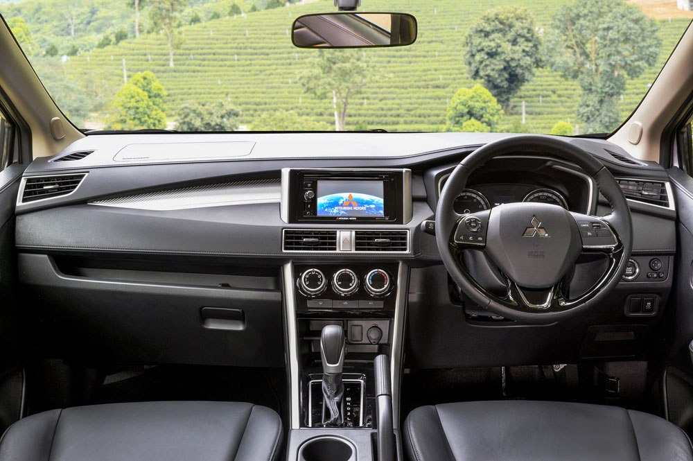 MITSUBISHI-XPANDER-VS-TOYOTA-RUSH-KEe-tam-lang-nguoi-nua-can-6