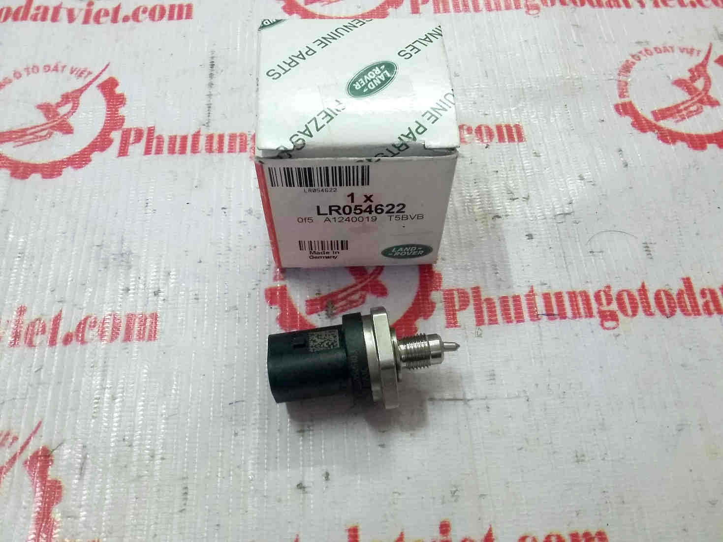 Cảm biến áp suất trên dàn kim phun Land Rover - LR054622