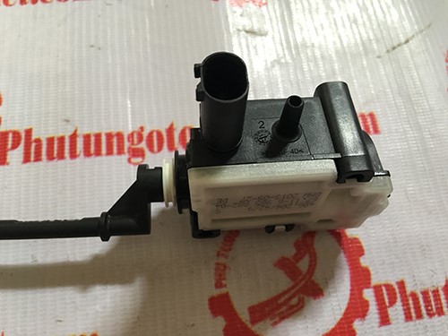 Chuột nắp bình xăng BMW X5 E70 chính hãng, 67116985882