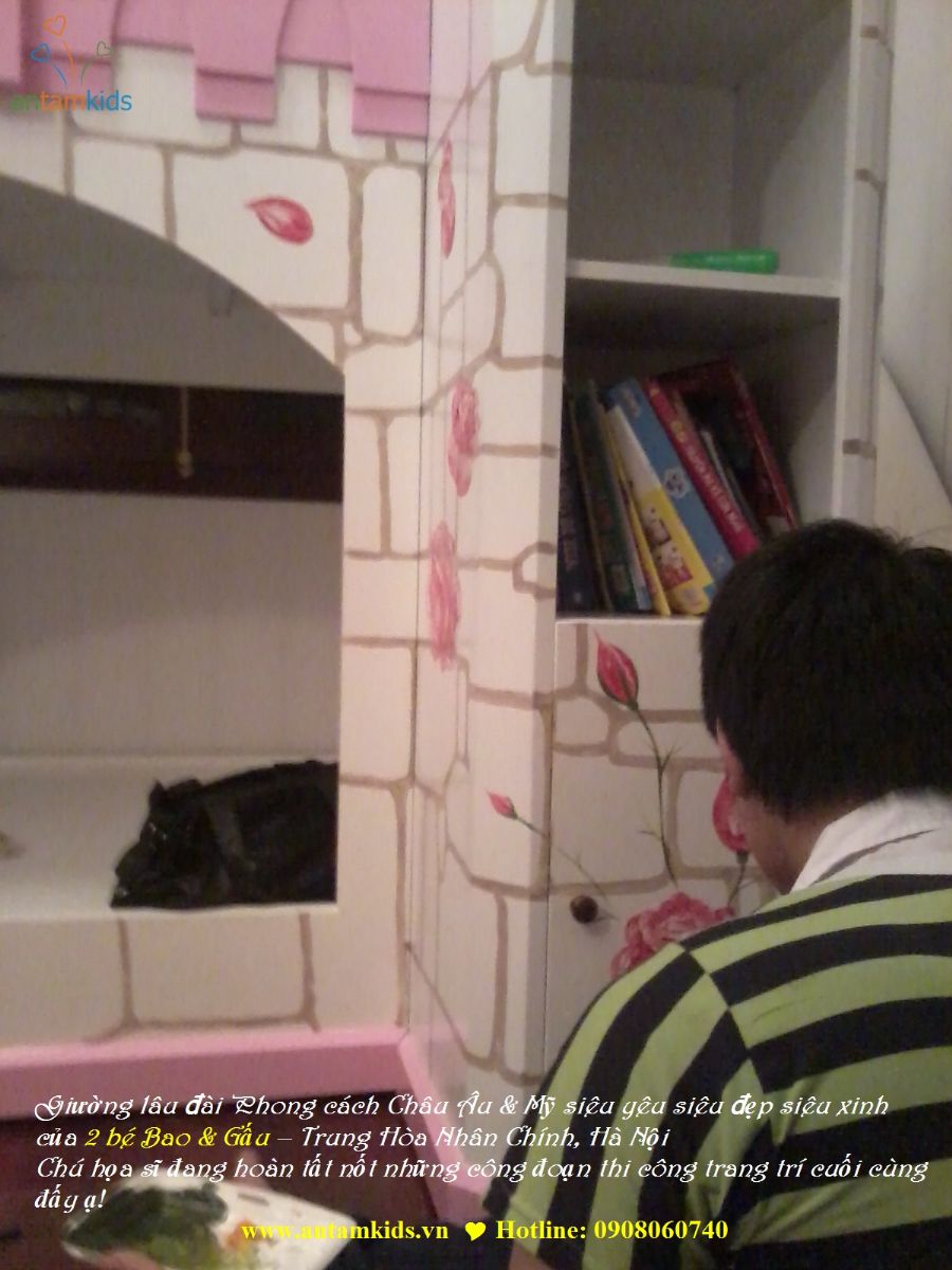 Giường lâu đài Phong cách Châu Âu & Mỹ siêu yêu siêu đẹp siêu xinh của 2 bé Bao & Gấu – Trung Hòa Nhân Chính, Hà Nội Chú họa sĩ đang hoàn tất nốt những công đoạn thi công trang trí cuối cùng đấy ạ! www.antamkids.vn   Hotline: 0908060740
