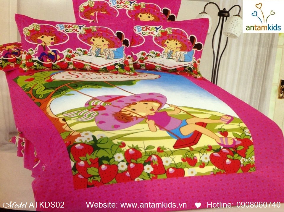 Bộ chăn ga gối hoạt hình trẻ em cho bé trai bé gái - Cô bé dâu tây ngồi xích đu | AnTamKids.vn