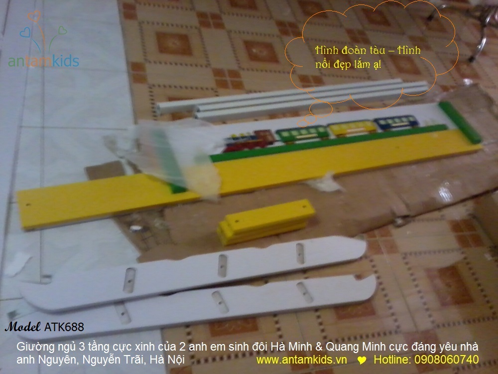 Giường 3 tầng của 2 anh em sinh đôi Hà Minh & Quang Minh nhà anh Nguyên, Hà Nội