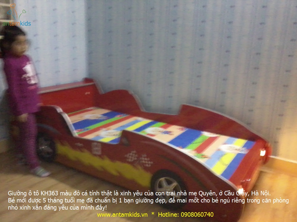 Giường ô tô KH363 màu đỏ cá tính thật là xinh yêu của con trai mẹ Quyên, ở Lê Văn Lương, Cầu Giấy, Hà Nội.