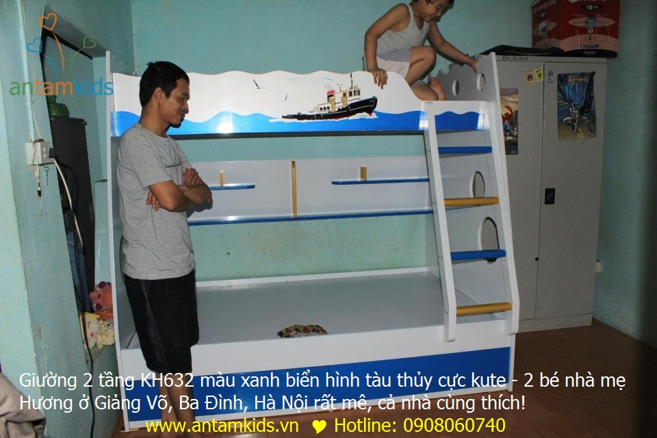 Giường 2 tầng KH632 màu xanh biển hình tàu thủy cực kute - 2 bé nhà mẹ Hương ở Giảng Võ, Ba Đình, Hà Nội rất mê, cả nhà cùng thích!