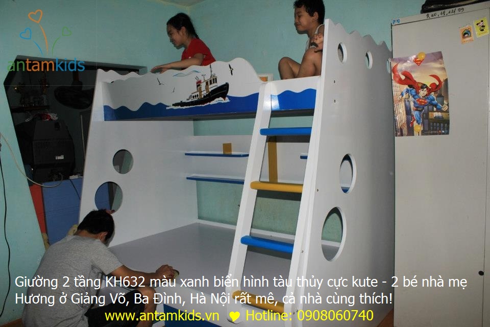 Giường 2 tầng KH632 màu xanh biển hình tàu thủy cực kute - 2 bé nhà mẹ Hương ở Giảng Võ, Ba Đình, Hà Nội rất mê, cả nhà cùng thích!  